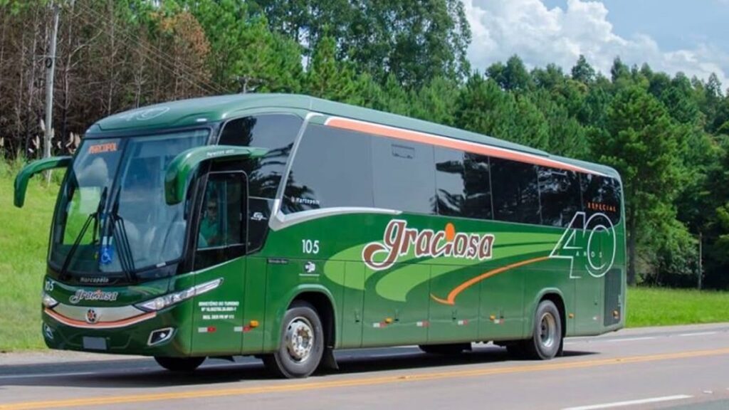 Ônibus verde Viação Graciosa