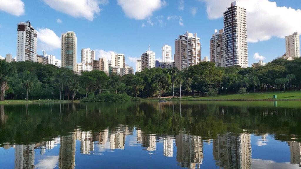 morar em Goiás, Fotografia do lago do Parque Vaca Brava de Goiânia