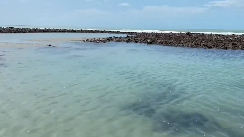 Praia do Coqueiro no Piauí, mar de água clara