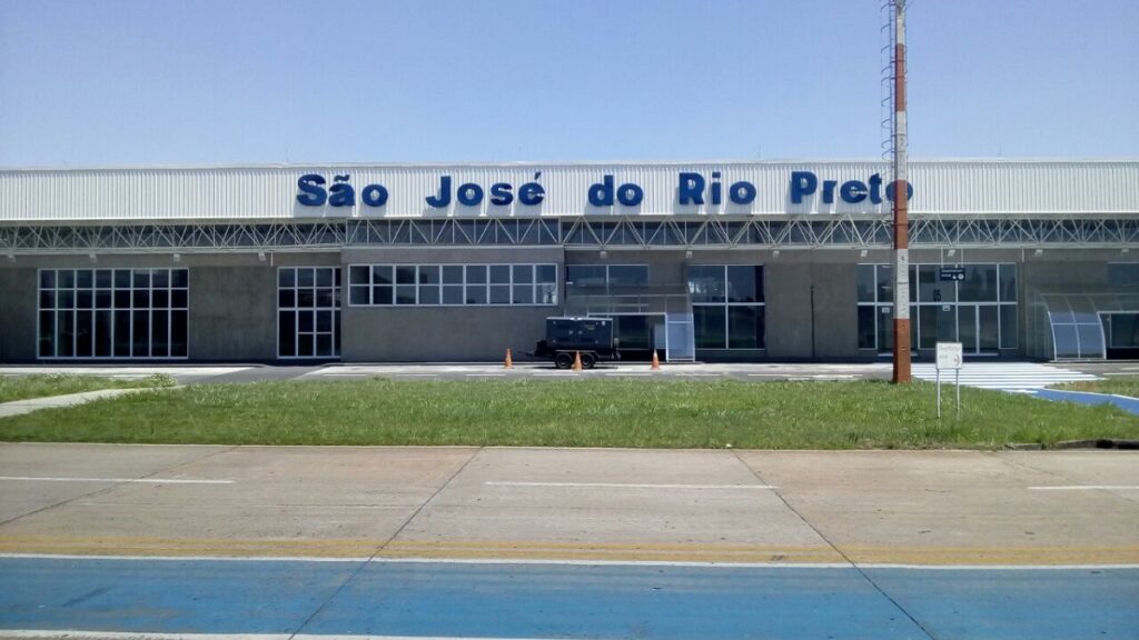 Frente do Aeroporto de São José do Rio Preto
