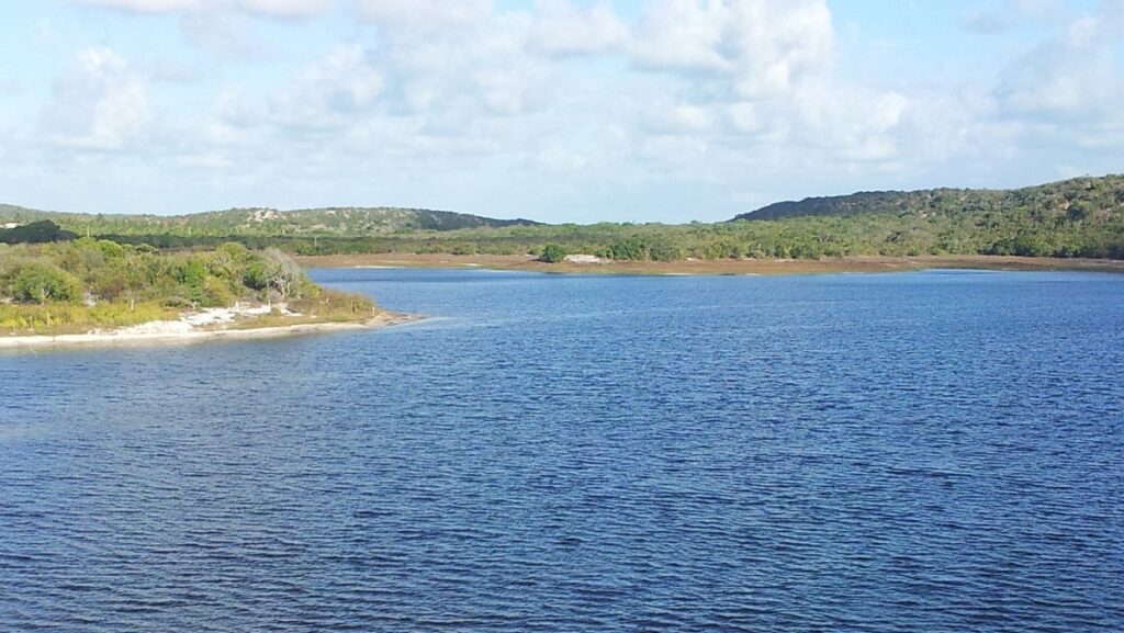 morar em Sergipe e aproveitar as águas azuis da Lagoa Grande!