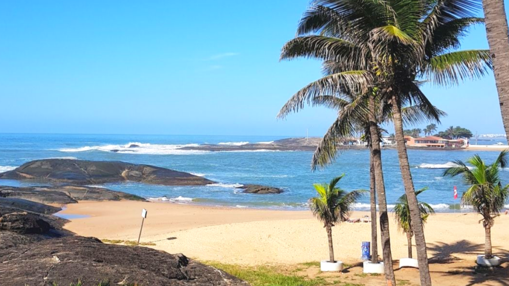 Praia dos Namorados: As praias mais próximas de Minas Gerais